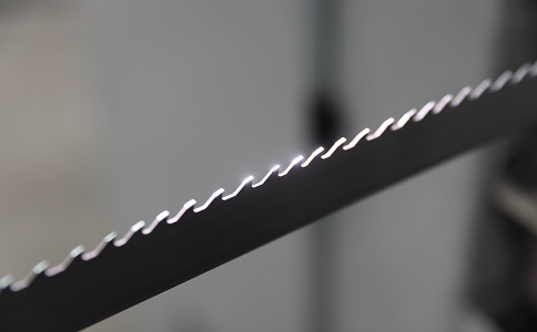 盐城双金属带锯条产生切削噪音的原因具体有哪些？